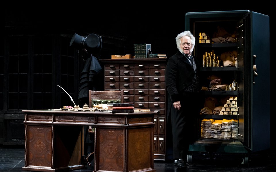 David Beach performing as Scrooge in A Christmas Carol