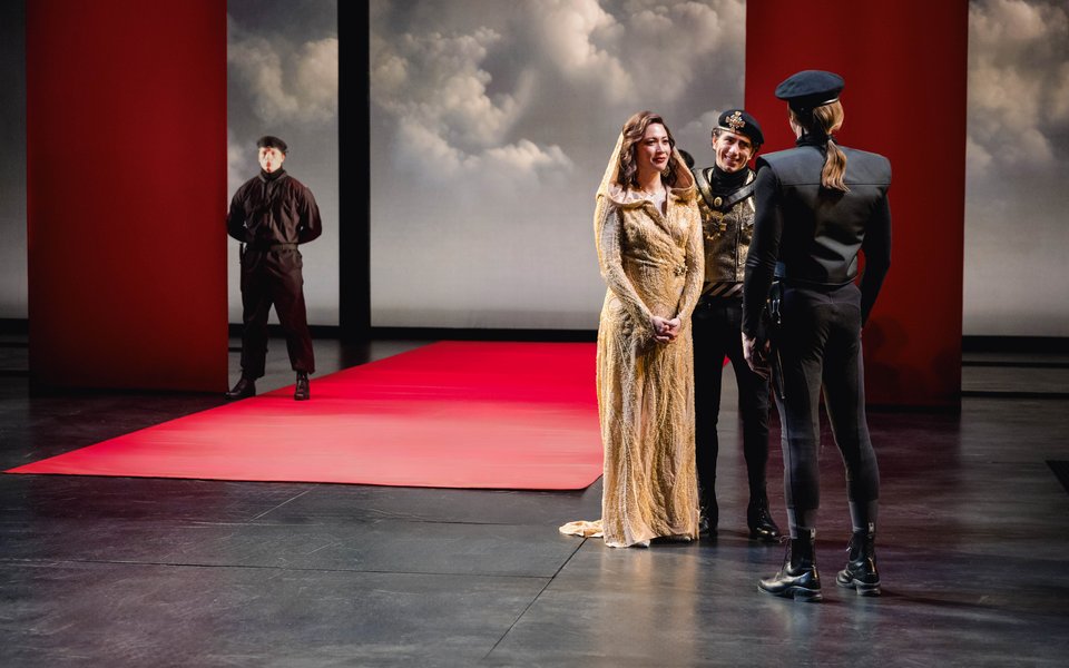 The cast of MACBETH (Dan Norman)