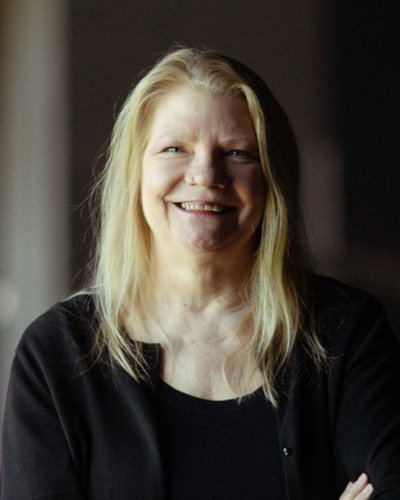 A headshot of Lori Lundquist