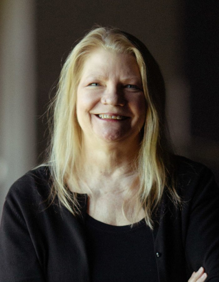 A headshot of Lori Lundquist