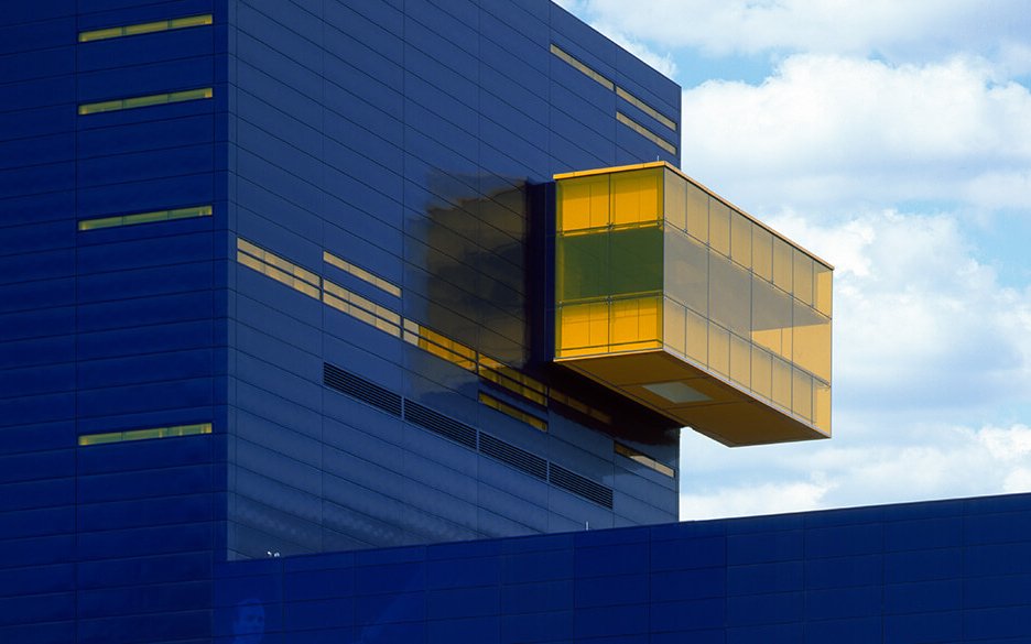 The Pohlad Lobby outside the Dowling Studio features an amber glass box that is cantilevered 15 feet from the face of the building and provides a near 360-degree view of our historic neighborhood